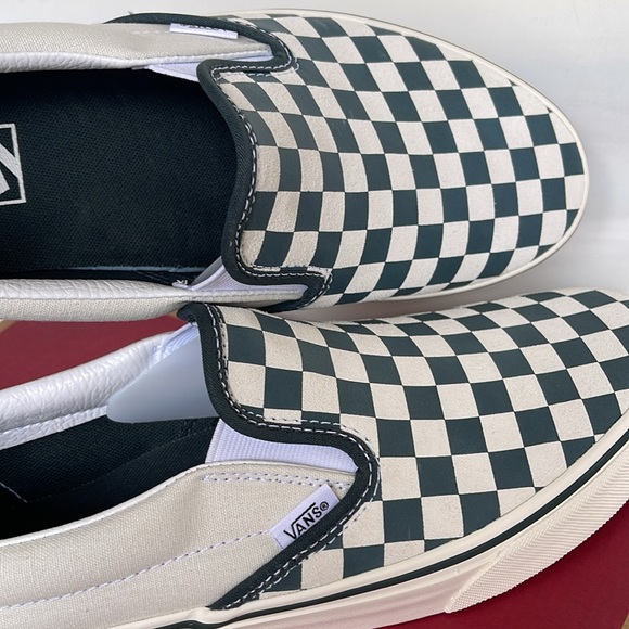 Vans Men’s Classic Slip-On
Checkerboard Green/True White 
VN000BVZBGN
Sneakers - Picture 15 of 16